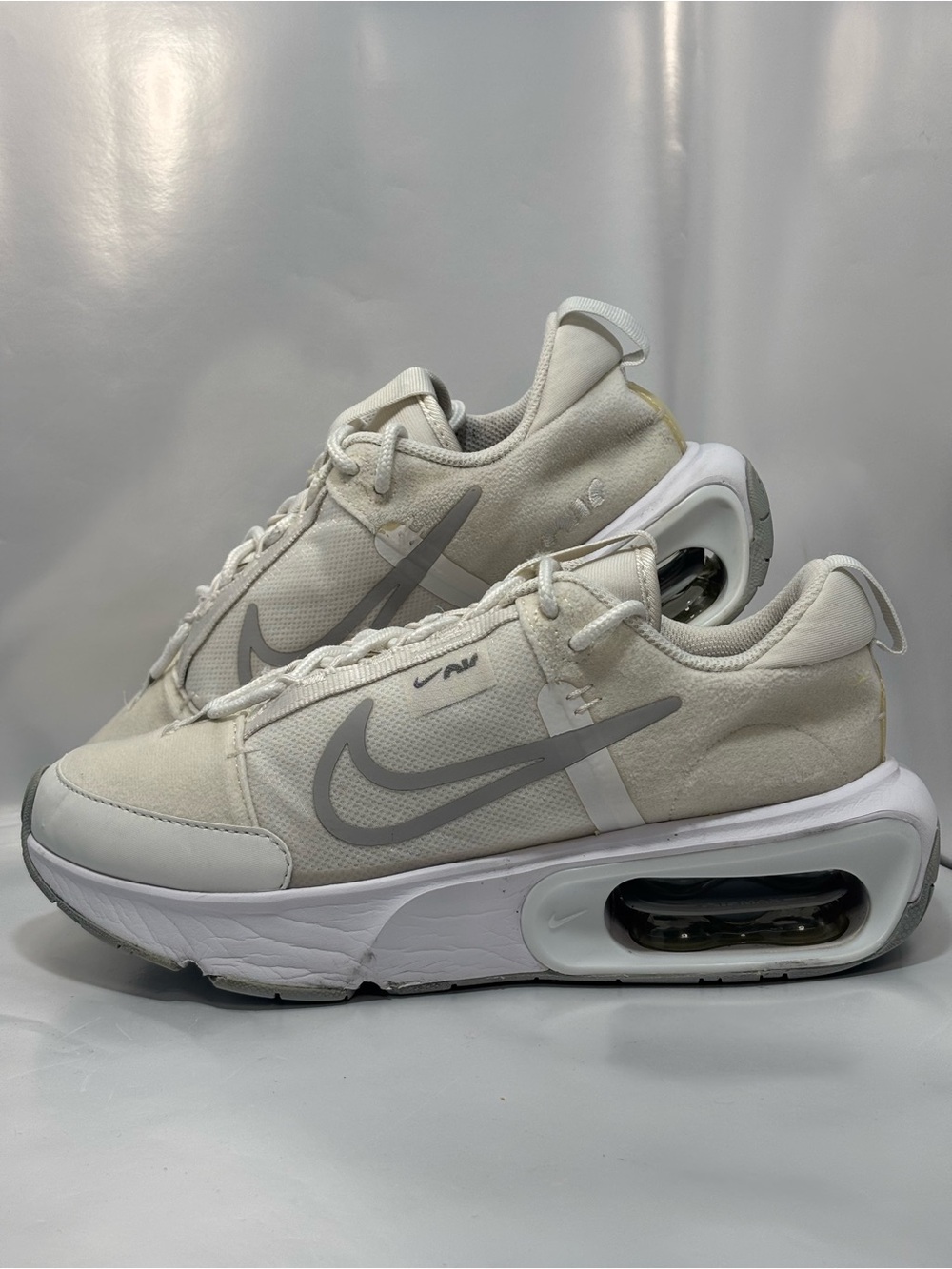 Nike Air Max INTRLK Women's Size 7 Summit White Running Sneakers DQ2904-100